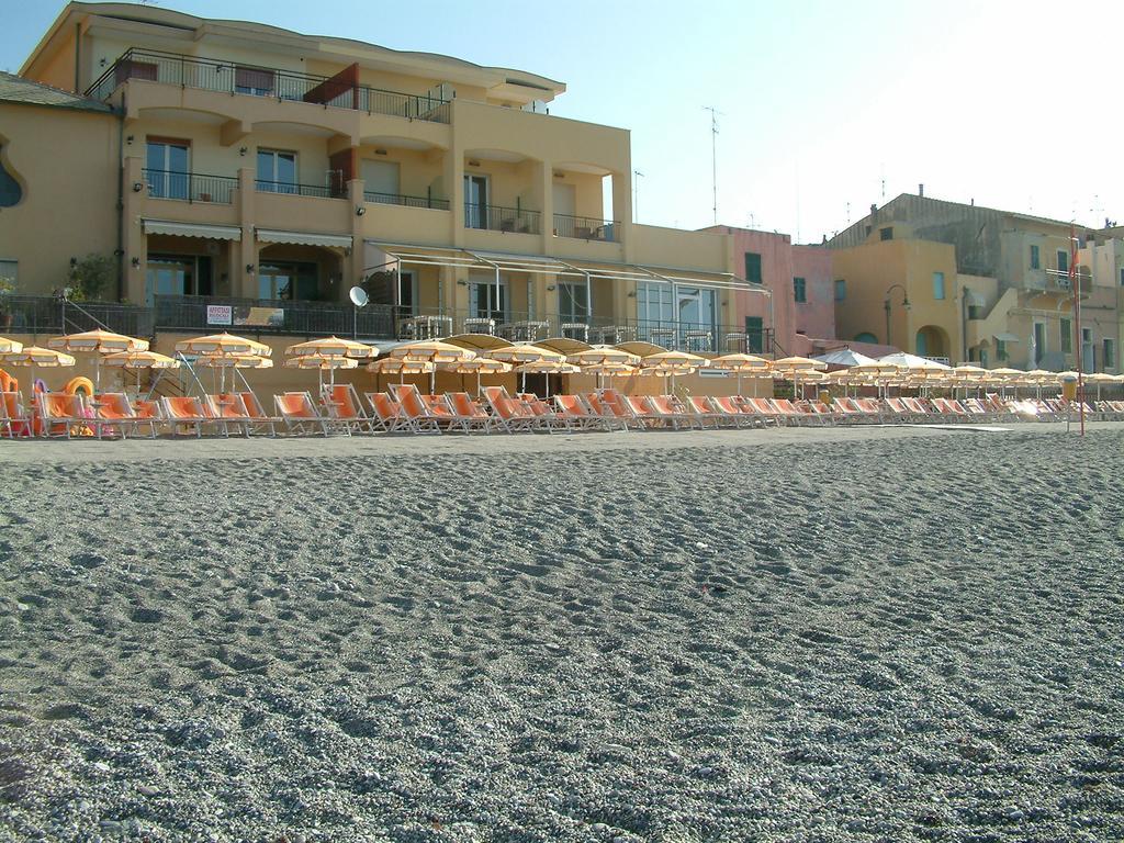 Les Agrumes Varigotti Luaran gambar