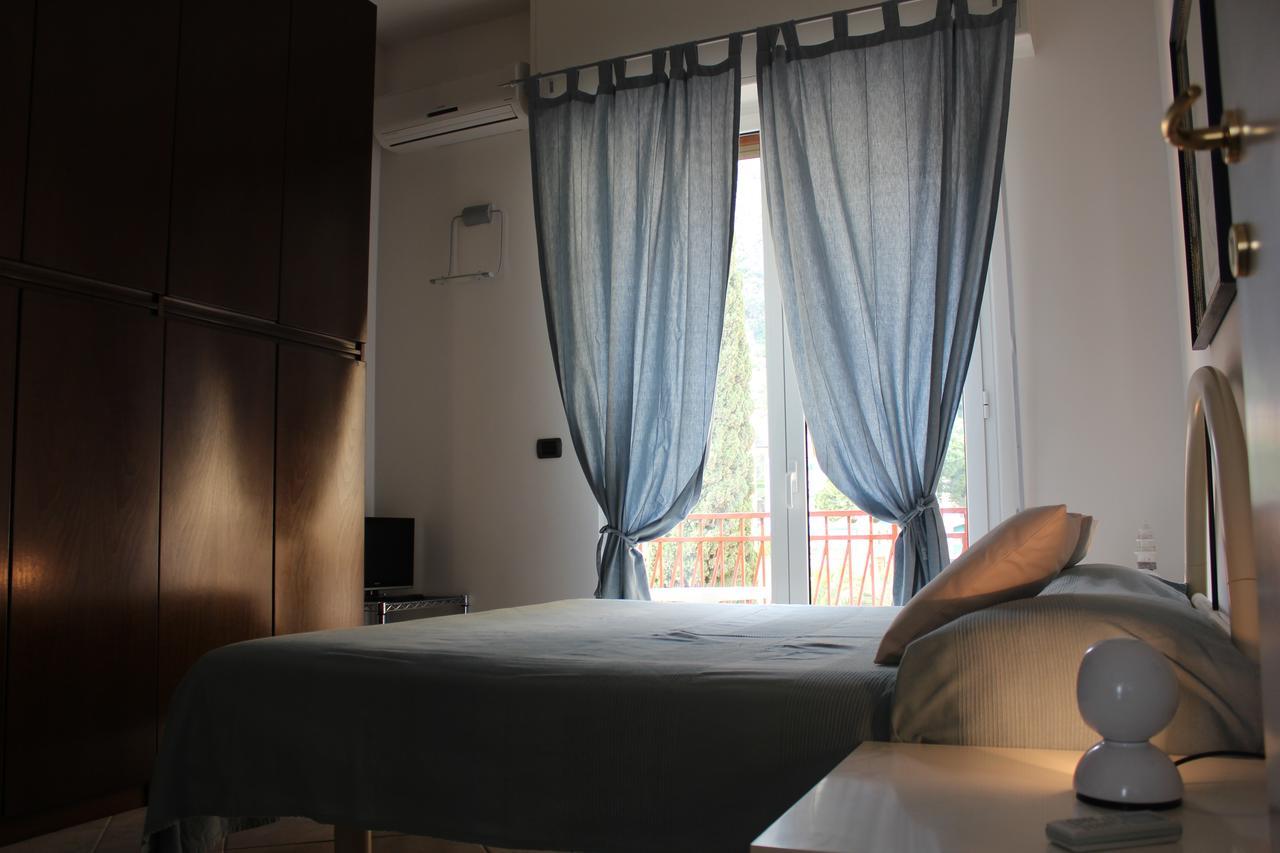 Les Agrumes Varigotti Luaran gambar